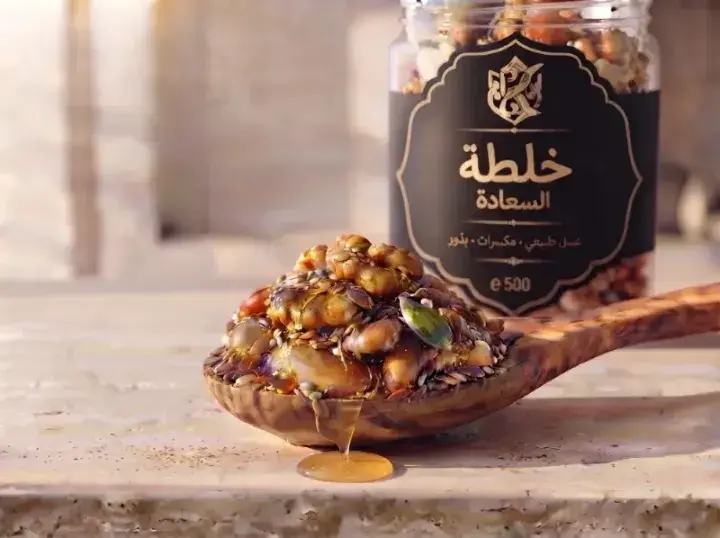 قوام الخلطة على ملعقة خشبية